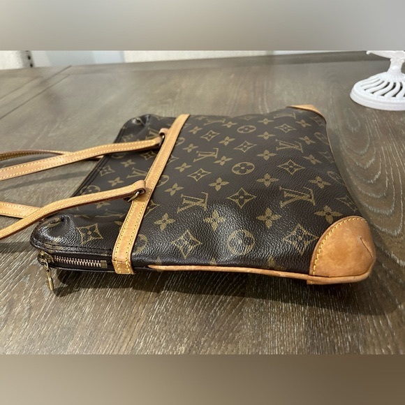 Louis Vuitton Monogram Coussin GM - Picture 8 of 15